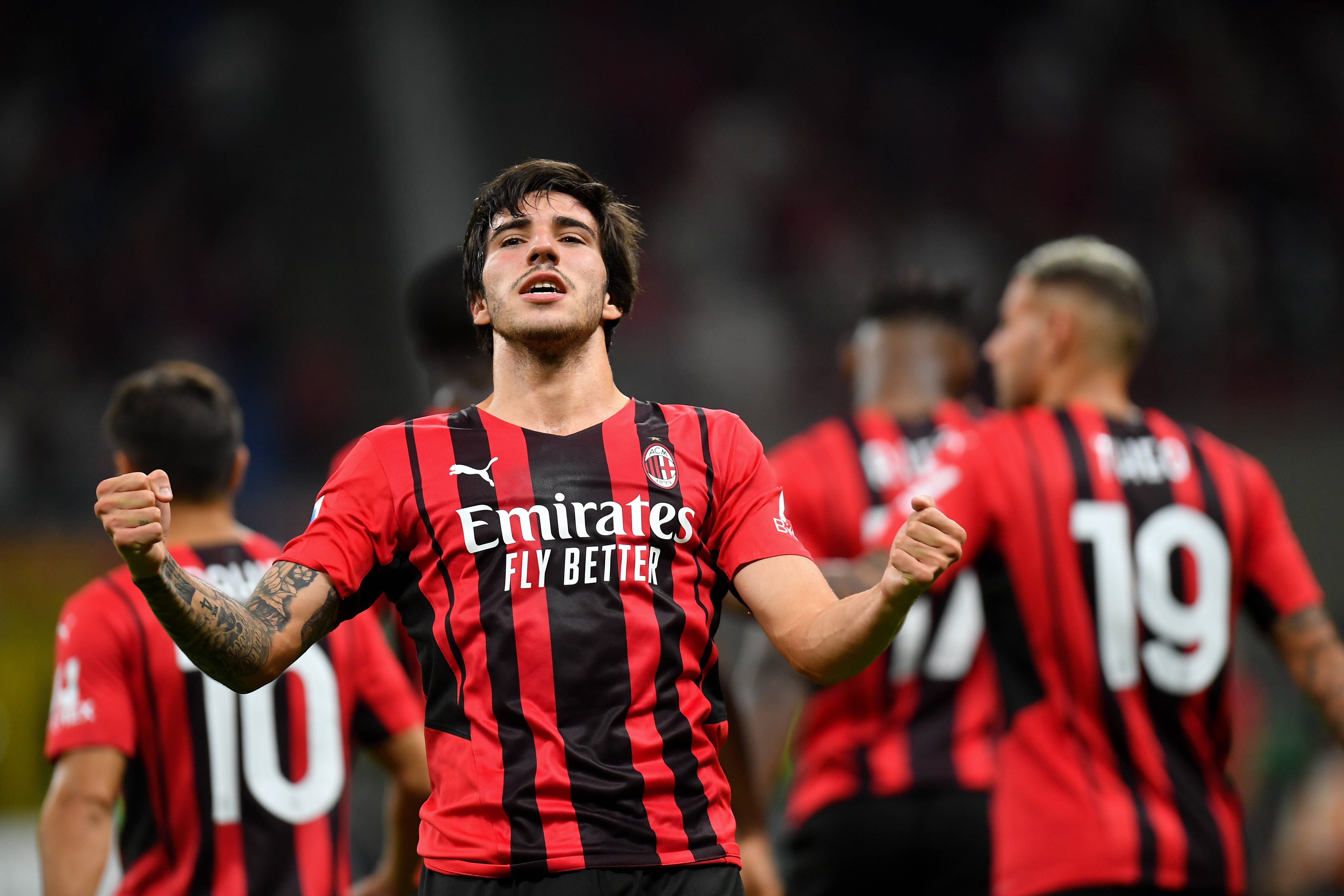 包含AC米兰主场激战不敌对手，需迅速调整状态的词条