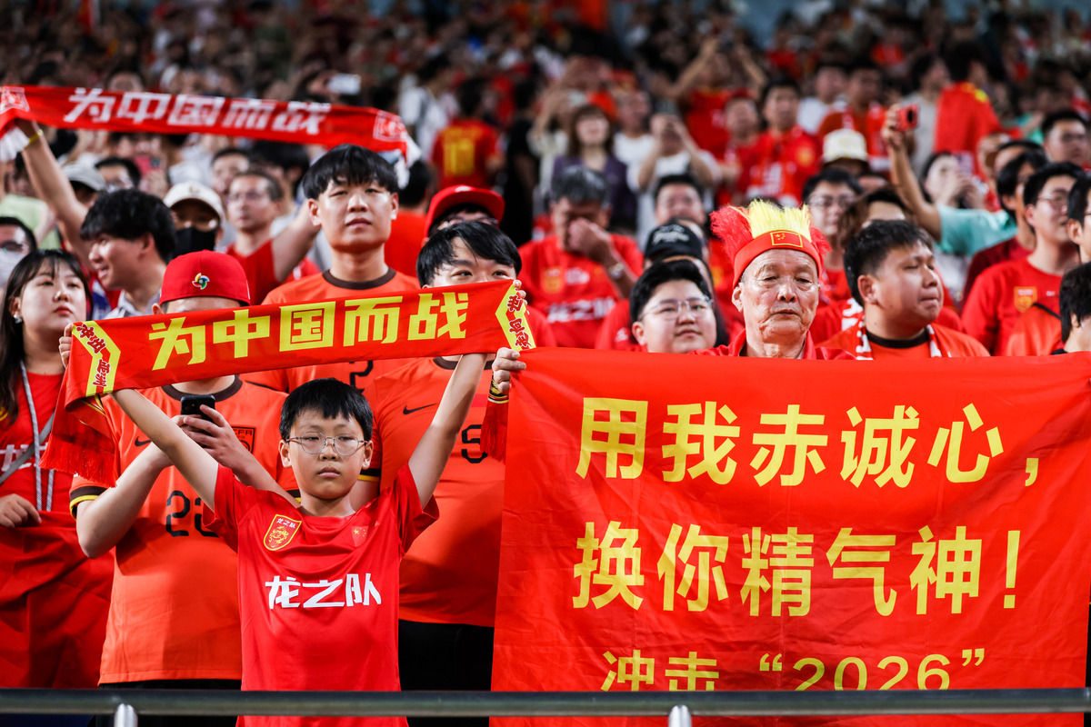 国际足球场上,亚洲球队取得胜利 国际足球场上,亚洲球队取得胜利