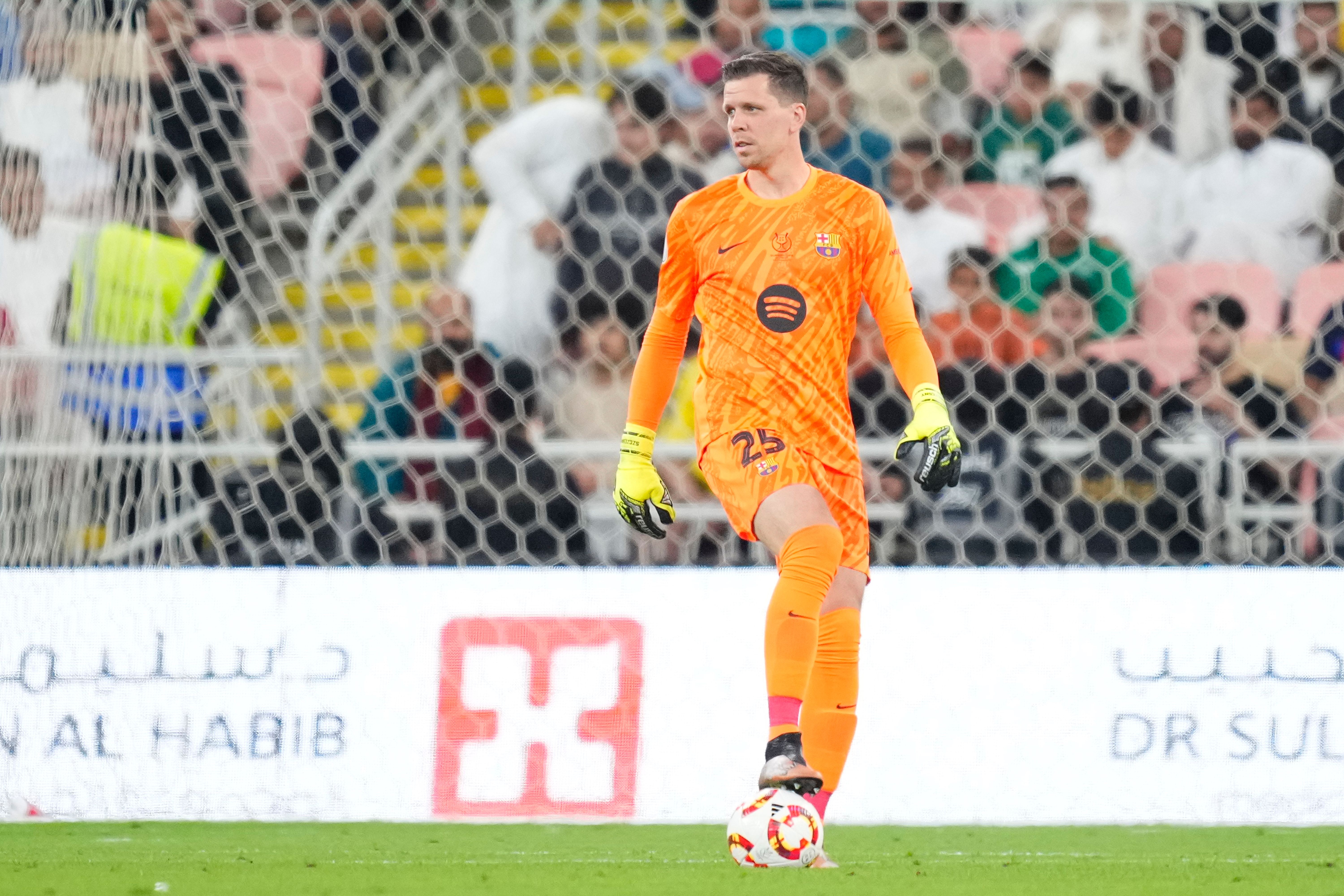 开云下载-巴塞罗那门将神勇扑救，帮助球队保持不败战绩