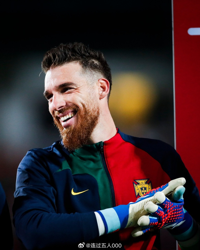 新人球员崭露头角，被誉为未来之星