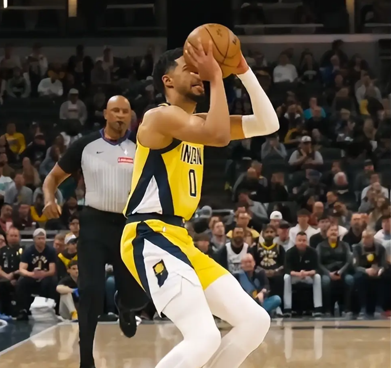 开云-独行侠鏖战猛龙，德罗赞统治全场