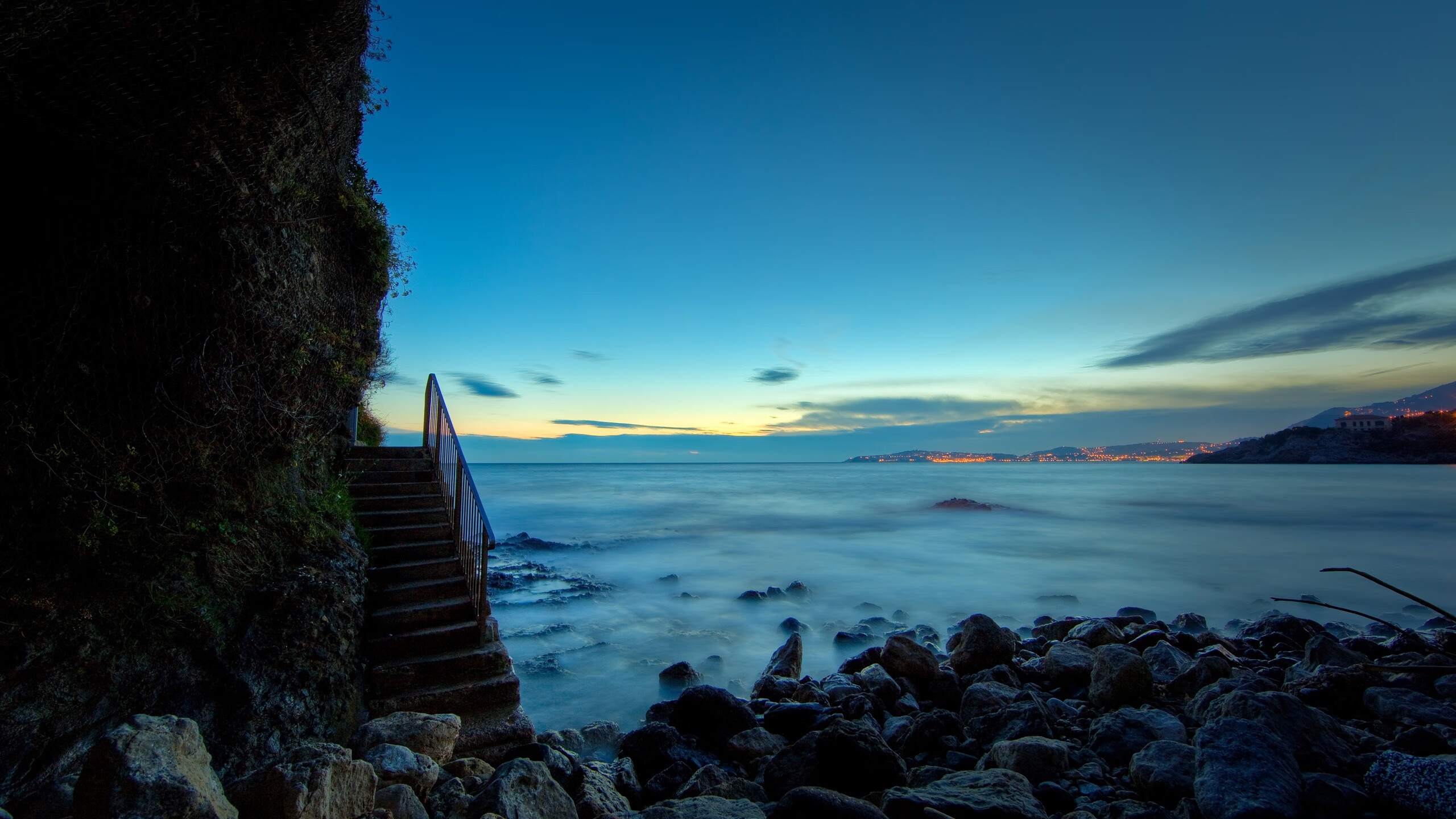 旧世界反击，巴拉圭冲垮加拿大，拉亚在德甲争冠战接管比赛