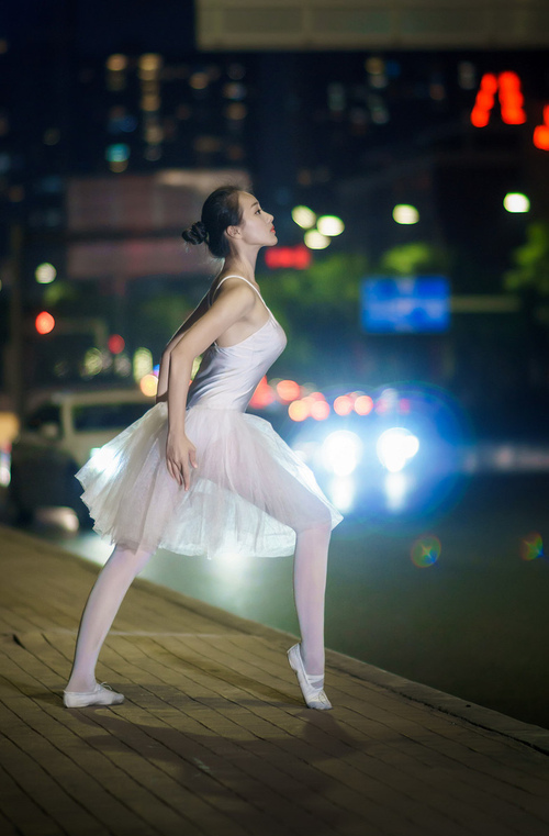 开云APP-当足球撞破次元壁，阿坎吉欧冠受创后，竟在NBA总决赛末节接管比赛