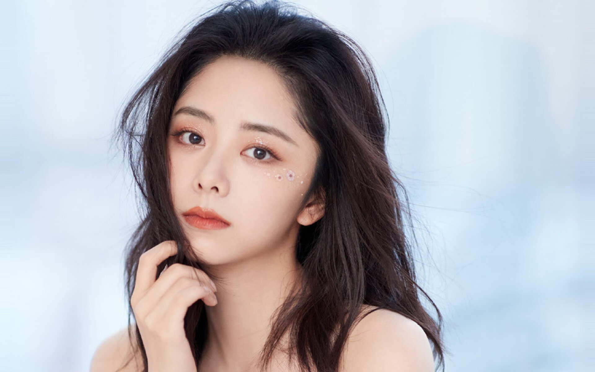 开云APP-欧冠半决赛焦点战,凯尔特人淘汰赛过关,太阳黯然失色