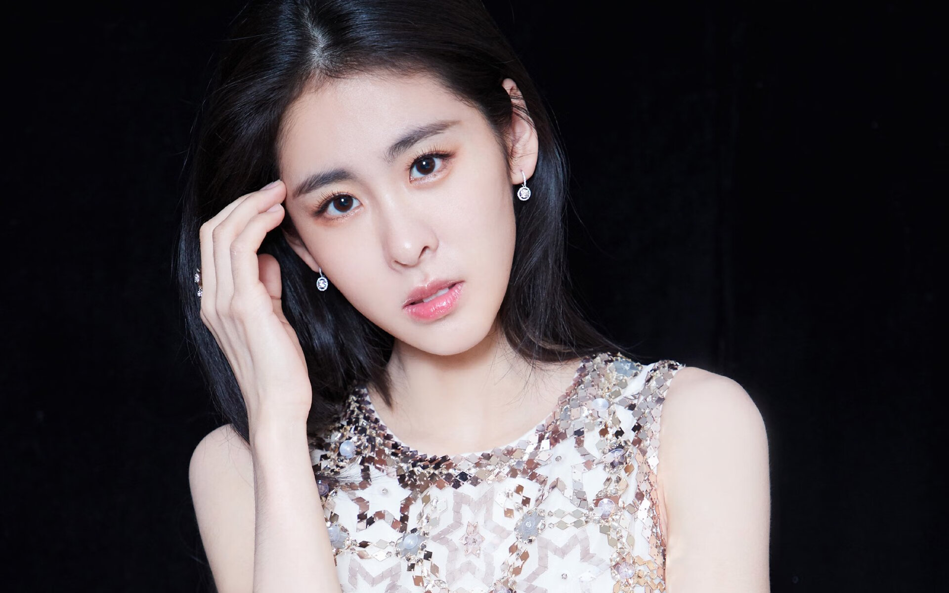 当暴力美学统治赛场，锡安用一记封盖与三记暴扣完成巨星认证