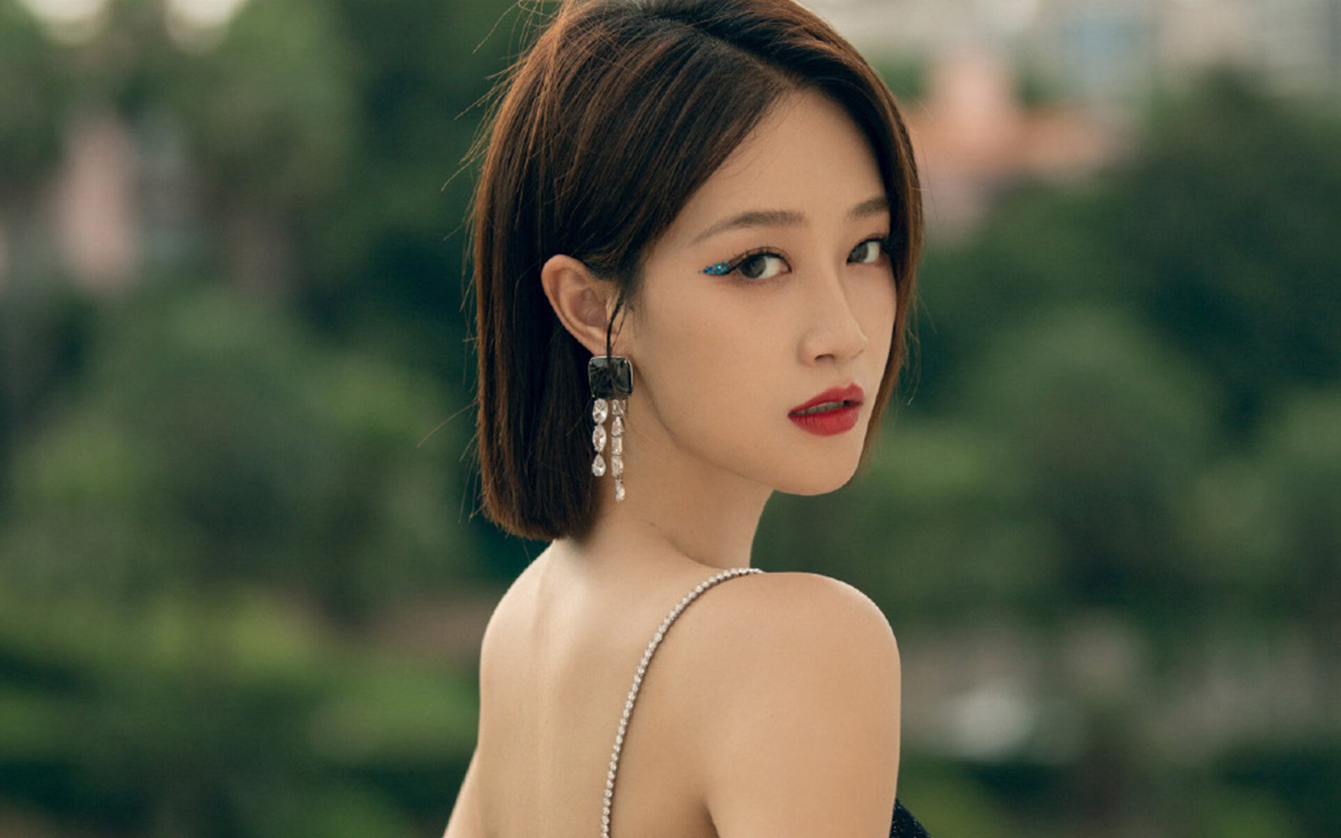 烽火绿茵的启示，乌克兰闪电击溃大黄蜂，孙兴慜化身关键先生谱写团结战歌